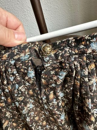 Falda regional adulta floral con encaje