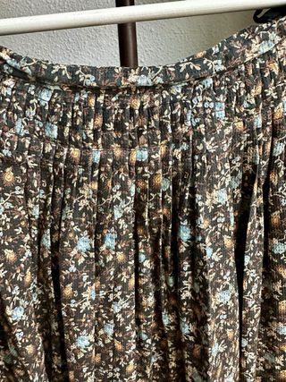 Falda regional adulta floral con encaje