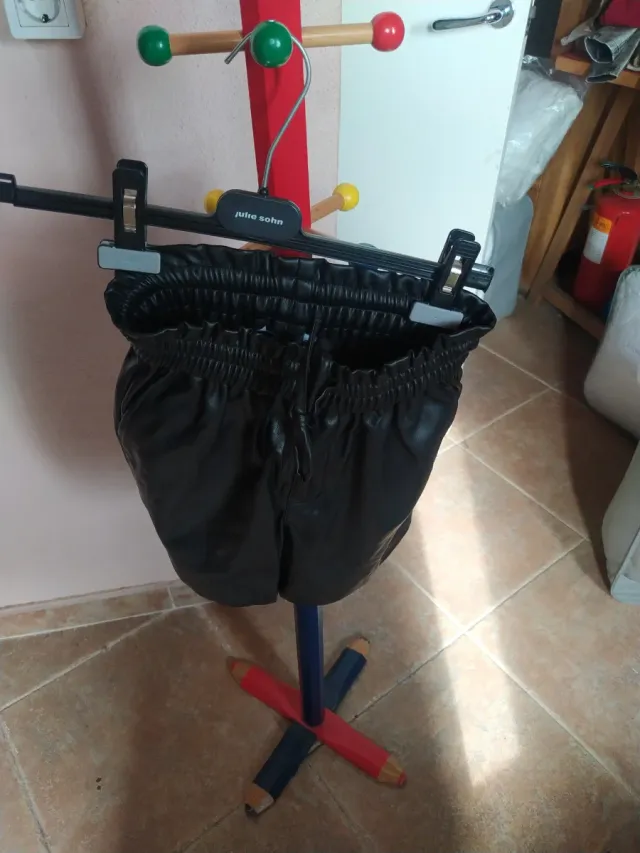 Bermudas niña cuero sintético