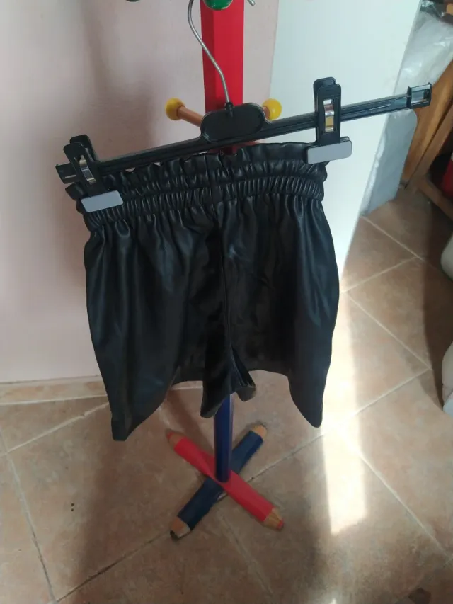 Bermudas niña cuero sintético