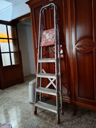 Escalera de aluminio plegable