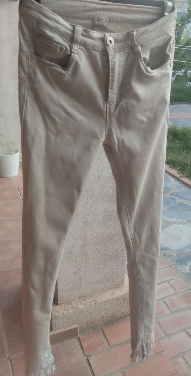 Pantalón beige chica talla XS