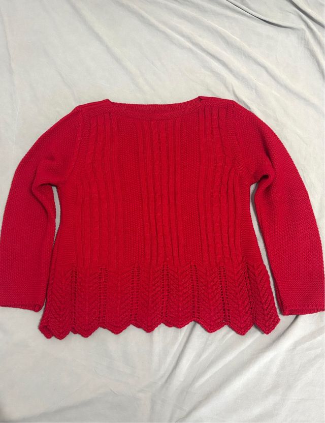 Jersey rojo de punto con detalles