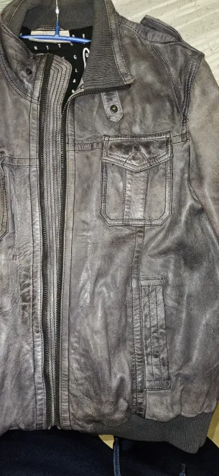 Cazadora de cuero gris