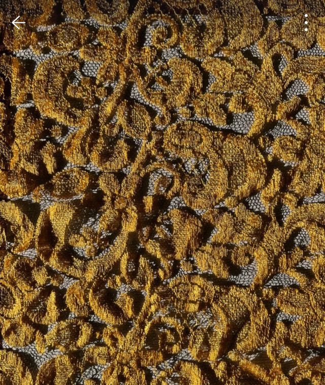 Mantilla antigua oro y negra francesa