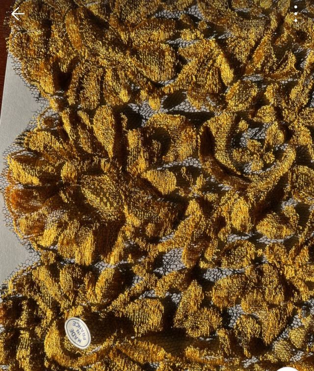 Mantilla antigua oro y negra francesa