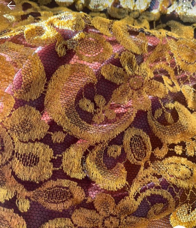 Mantilla antigua oro y negra francesa