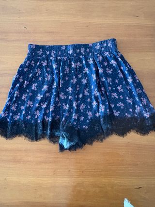 Falda-pantalón floral con encaje