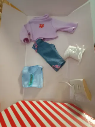 Muñeca descatalogada con ropa