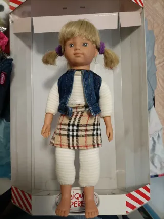 Muñeca descatalogada con ropa