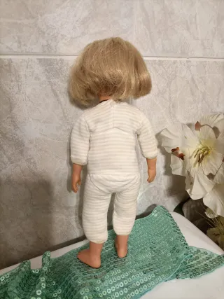 Muñeca descatalogada con ropa