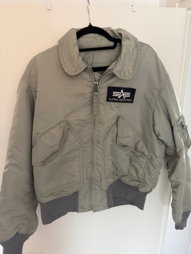 Chaqueta Alpha Industries gris