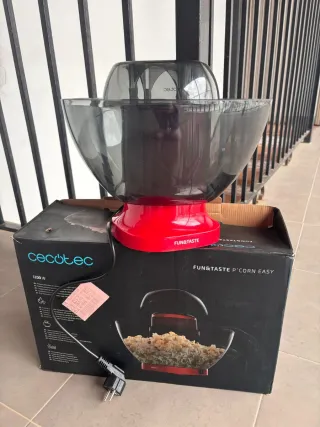 Palomitera Cecotec Roja sin usar.