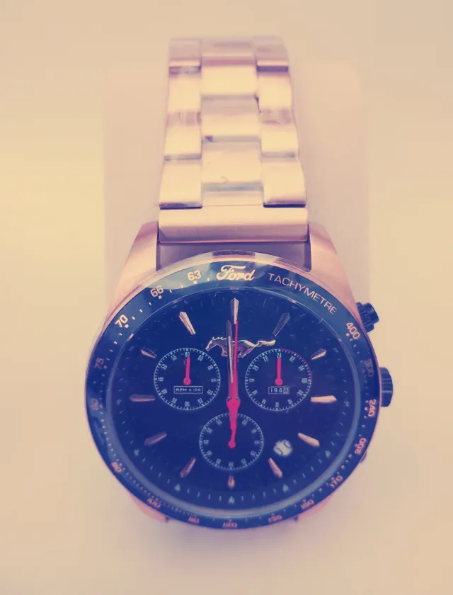 Reloj Ford Mustang Cronógrafo Negro y Dorado