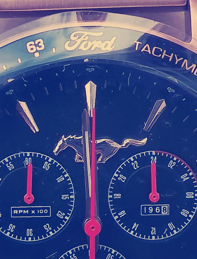 Reloj Ford Mustang Cronógrafo Negro y Dorado