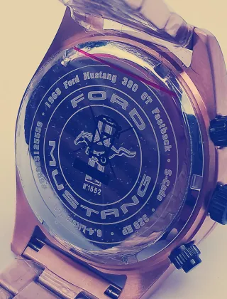 Reloj Ford Mustang Cronógrafo Negro y Dorado