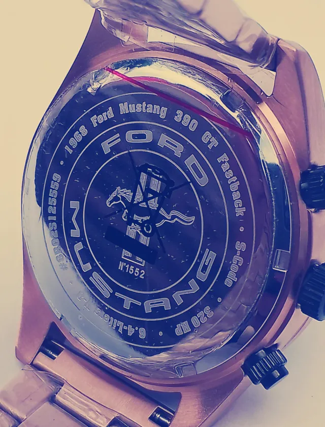 Reloj Ford Mustang Cronógrafo Negro y Dorado