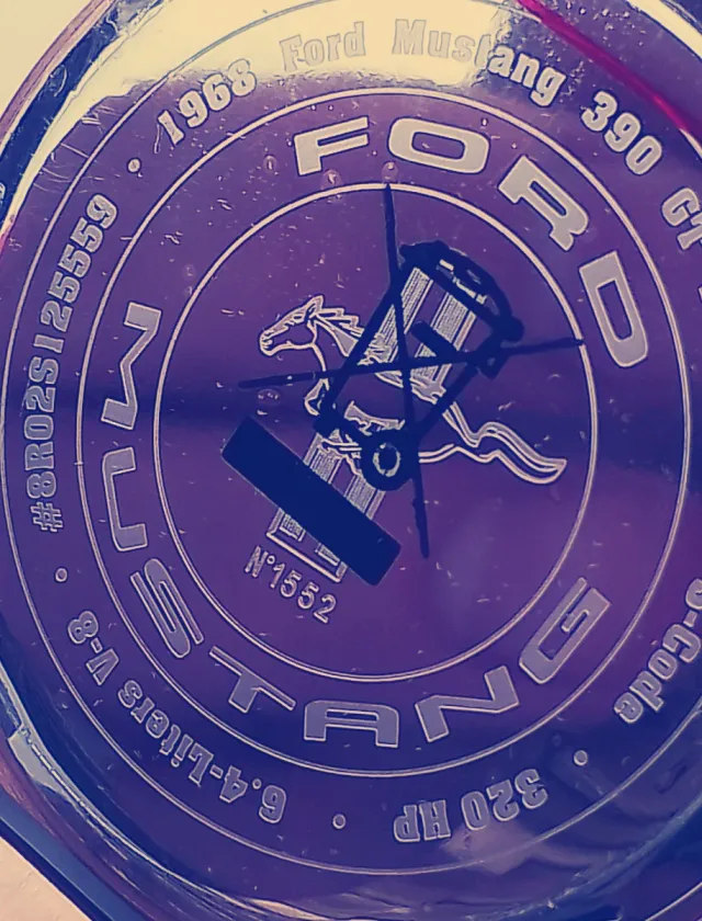 Reloj Ford Mustang Cronógrafo Negro y Dorado