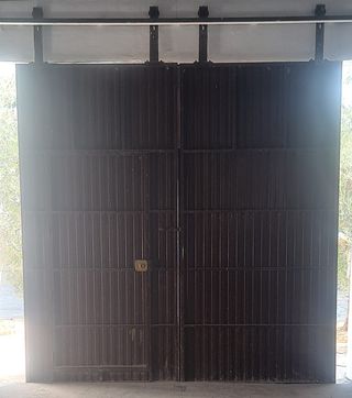 Puerta corredera metálica cochera manual