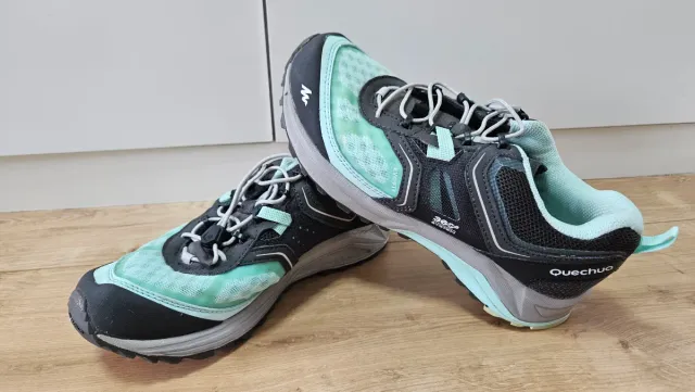 Zapatillas de montaña Quechua verdes y grises