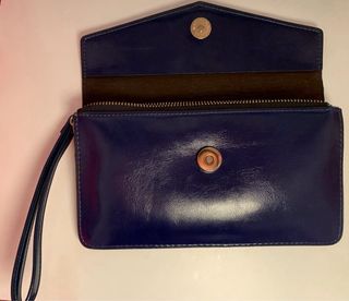 Cartera de piel azul marino Prada