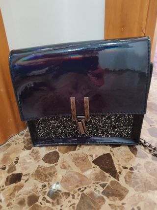 Bolso bandolera negro y dorado