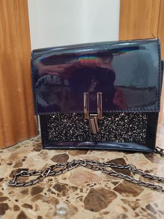 Bolso bandolera negro y dorado