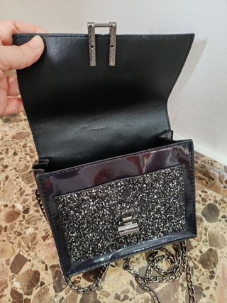 Bolso bandolera negro y dorado