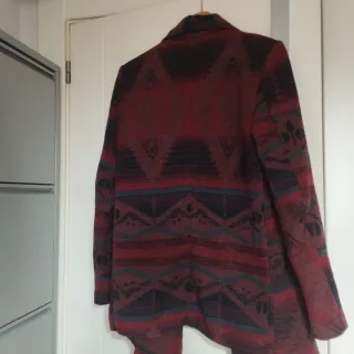 Chaqueta sin botones con estampado étnico