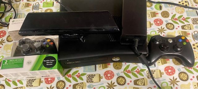 Xbox 360 Kinect 250GB + Juegos