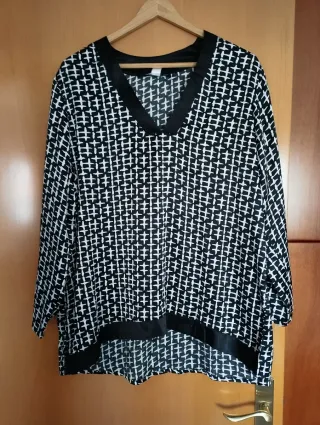 Blusa Venca Estampada Cuello Pico