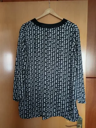 Blusa Venca Estampada Cuello Pico