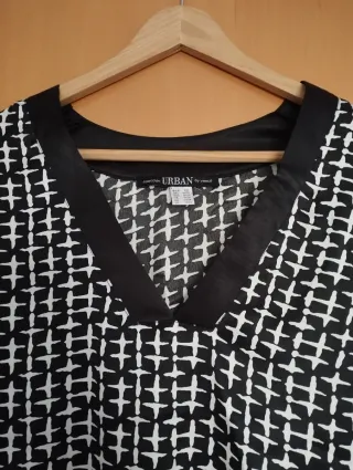 Blusa Venca Estampada Cuello Pico