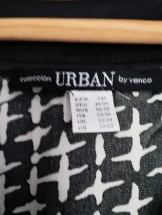 Blusa Venca Estampada Cuello Pico