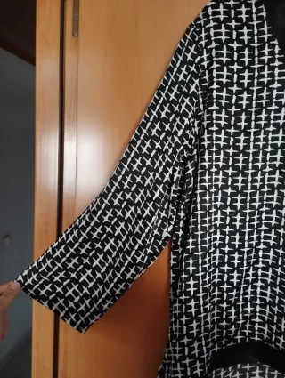 Blusa Venca Estampada Cuello Pico