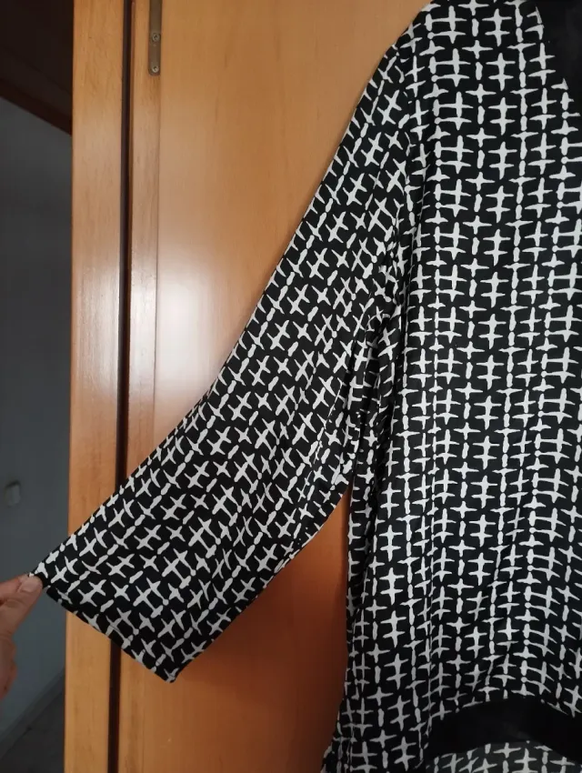 Blusa Venca Estampada Cuello Pico