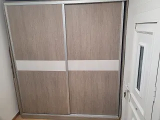 Armario de madera y metal