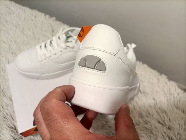 Zapatillas Ellesse Talla 42 y 43 Blancas
