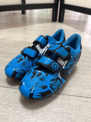 Zapatos Fútbol Niño FG/AG Botas Talla 28.