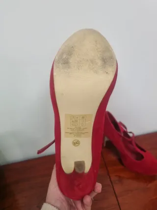 Zapatos de tacón rojos