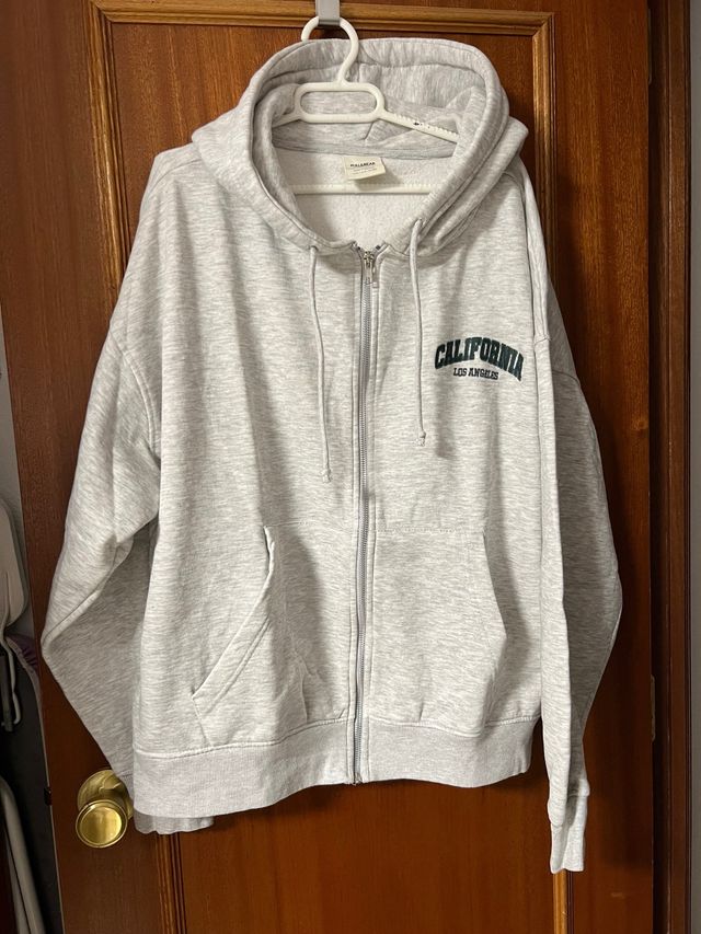 Sudadera Pull&Bear gris con cremallera