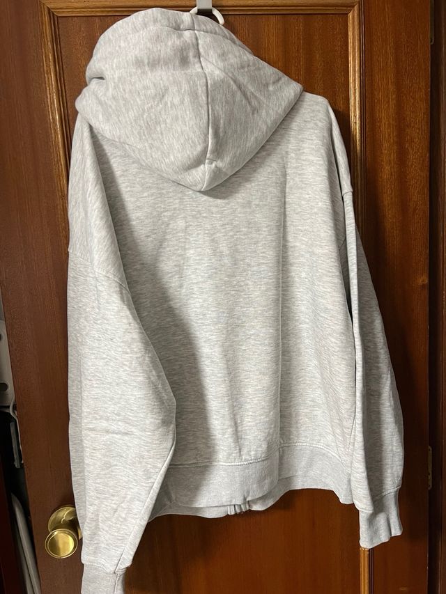 Sudadera Pull&Bear gris con cremallera