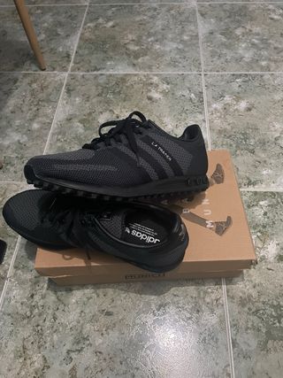 Zapatillas Adidas Negras y Grises