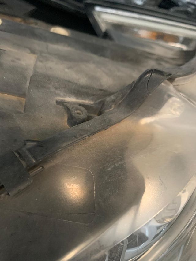 FARO DELANTERO DERECHO VOLKSWAGEN TOURAN AÑO 2008