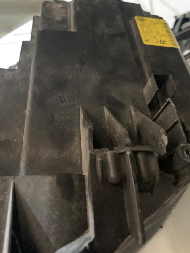 FARO DELANTERO DERECHO VOLKSWAGEN TOURAN AÑO 2008