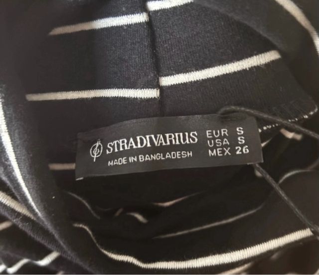 Camiseta de rayas cuello alto