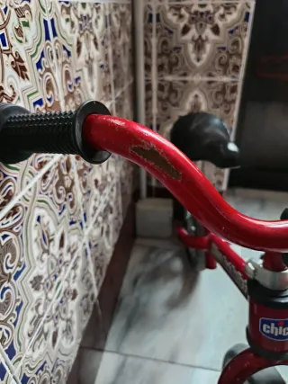 Bicicleta de equilibrio Chicco roja