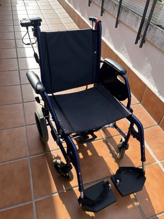Silla de ruedas plegable con motor externo + cojín