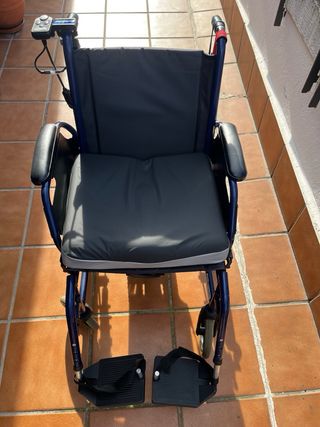 Silla de ruedas plegable con motor externo + cojín