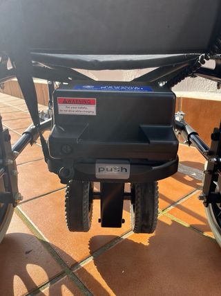 Silla de ruedas plegable con motor externo + cojín
